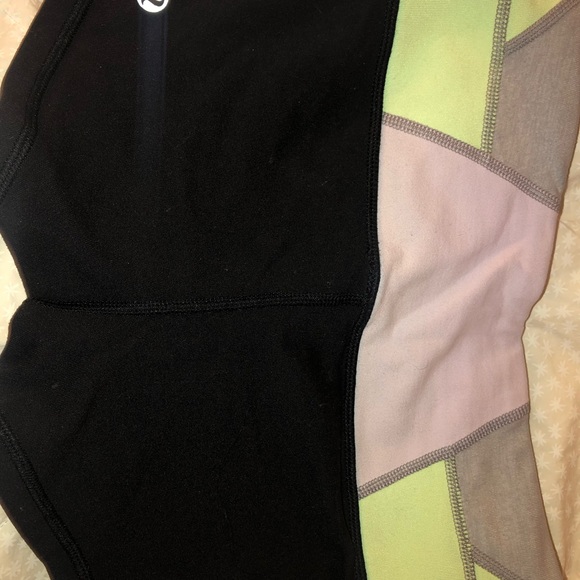 Lululemon shorts pants size 2 - Picture 2 of 4
